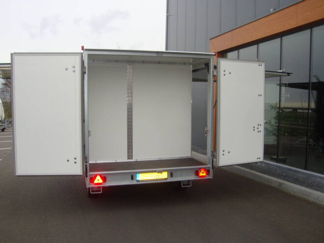 Proline Maatwerk gesloten aanhangwagen met generator 350x180x200cm